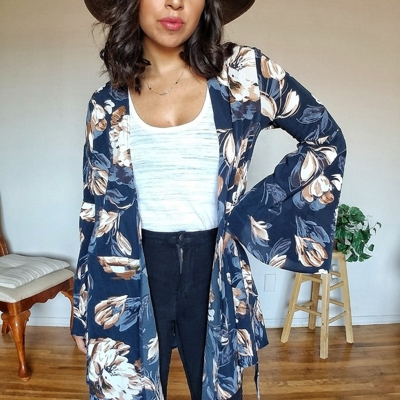 🏷CLEARANCE NAVY BLUE FLORAL TIE KIMONO CARDIGAN - Picture 5 of 10
